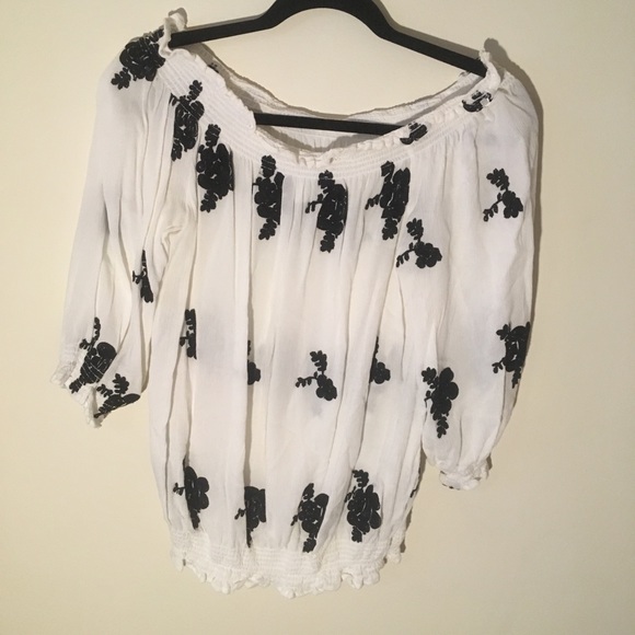 White Off the Shoulder Top - Picture 1 of 4